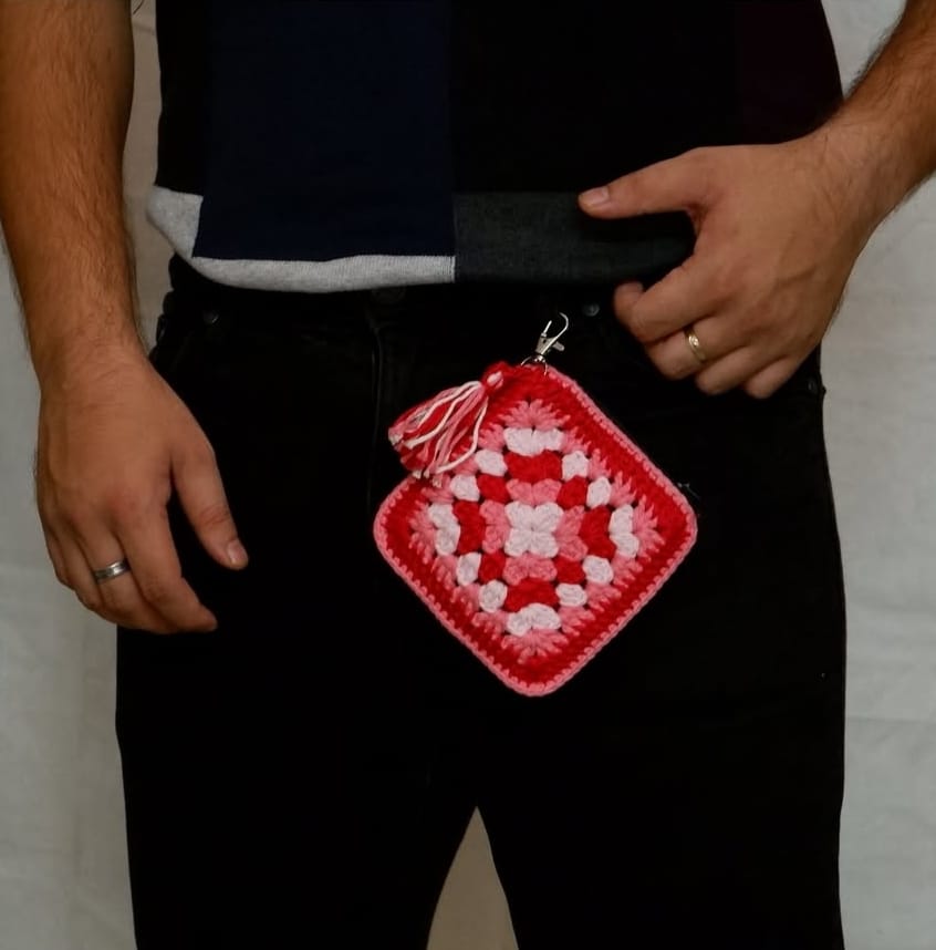 Stylish Crochet Pouch 004