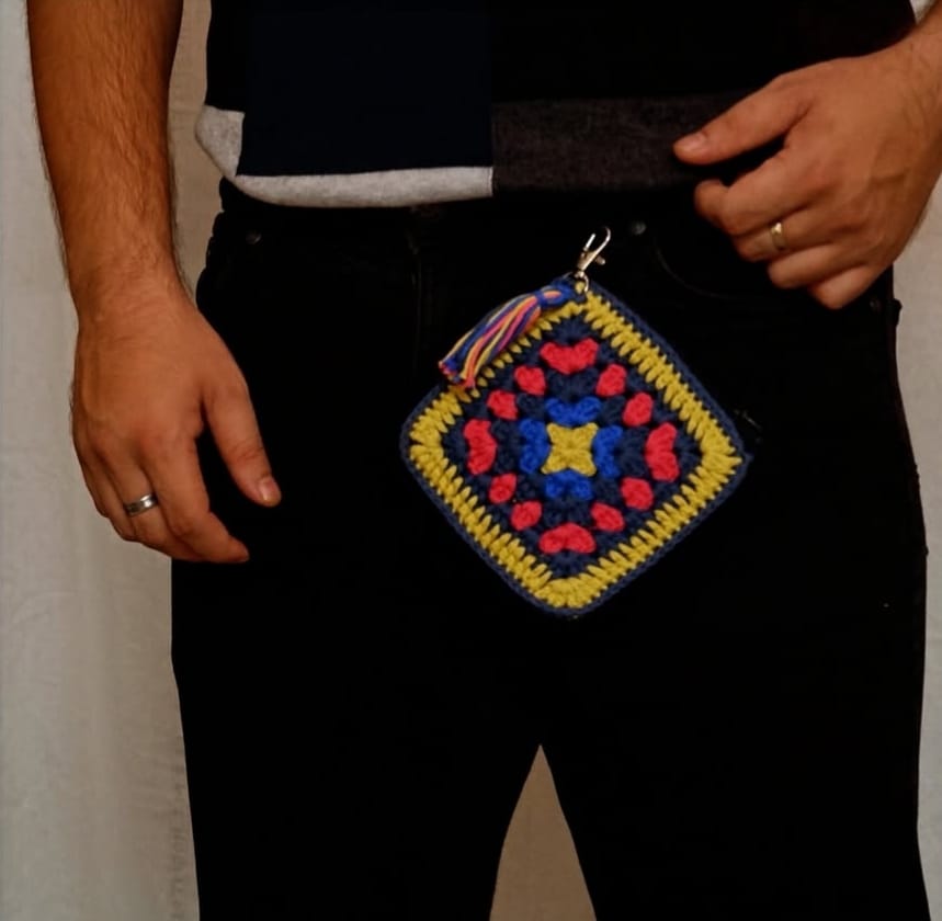 Stylish Crochet Pouch 006