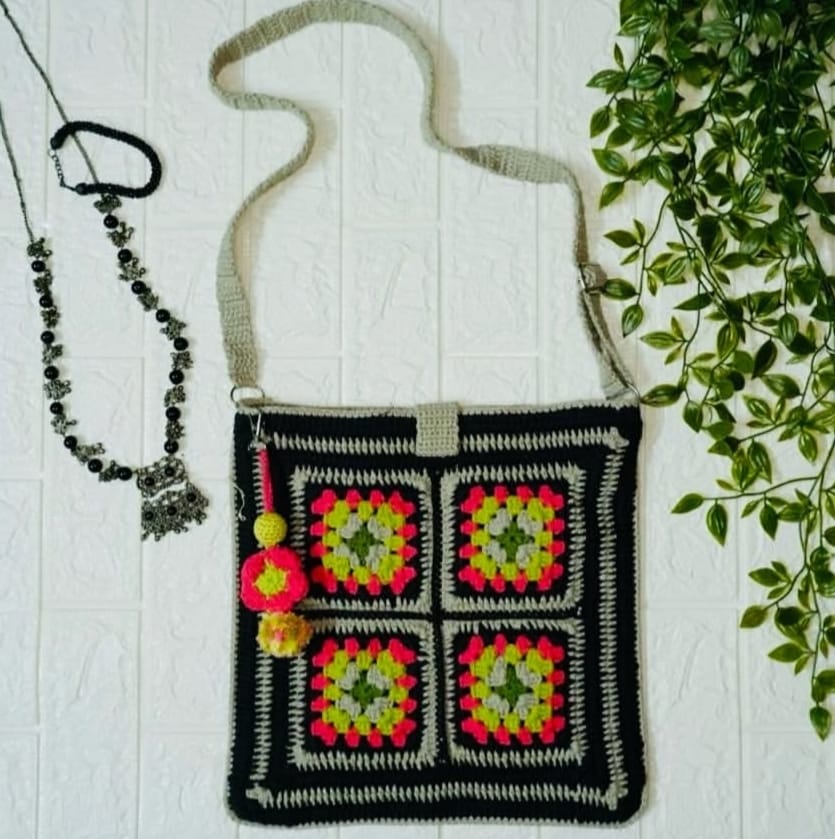 Classic Crochet Tote Bag 003