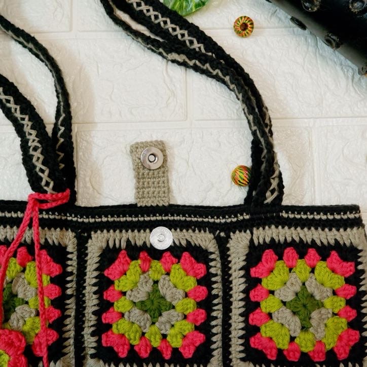 U Shape Crochet Tote Bag 001