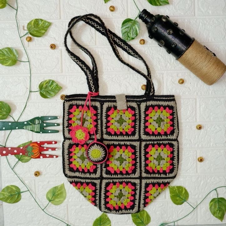 U Shape Crochet Tote Bag 001